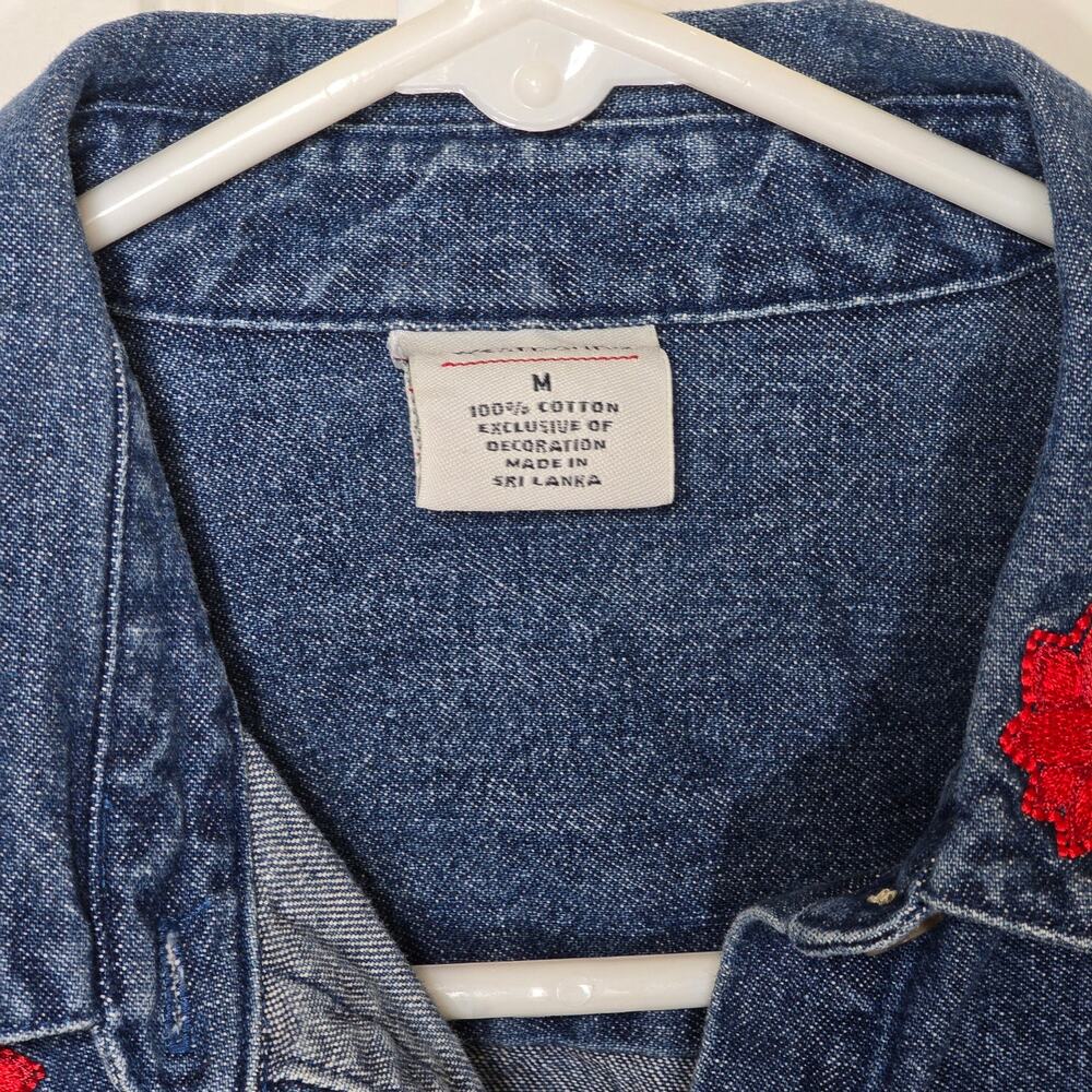 Westbound Womens Shirt Denim Top Red Flowers Embroidery Holiday School Sz M - Picture 8 of 8